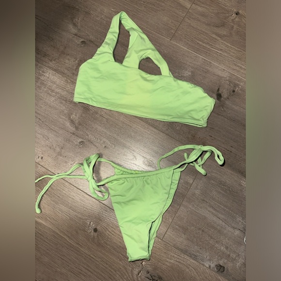 Moana Bikini - Picture 1 of 2